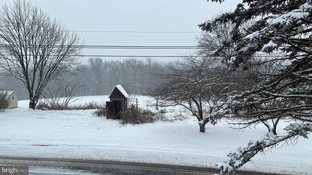 801 OLD COMMONS RD, Windsor, PA 17366