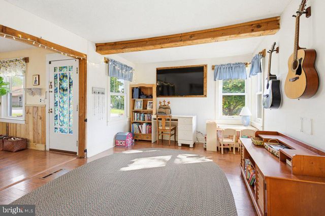 801 OLD COMMONS RD, Windsor, PA 17366
