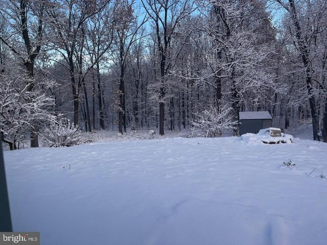 801 OLD COMMONS RD, Windsor, PA 17366
