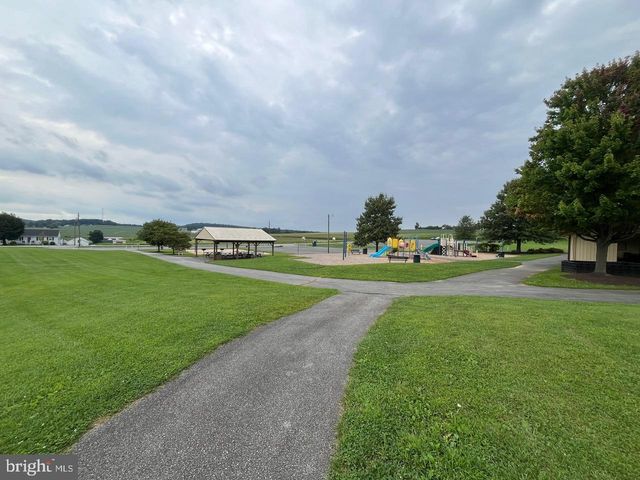 801 OLD COMMONS RD, Windsor, PA 17366