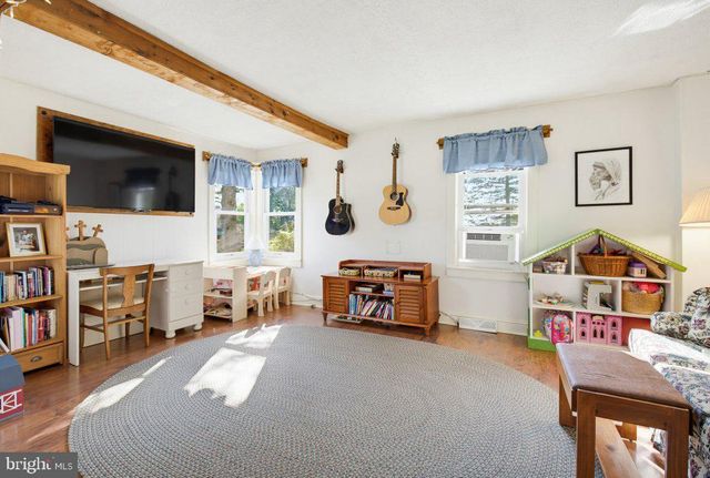 801 OLD COMMONS RD, Windsor, PA 17366