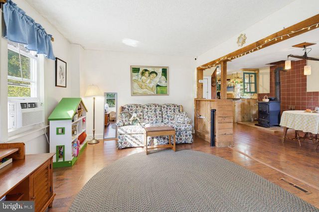801 OLD COMMONS RD, Windsor, PA 17366