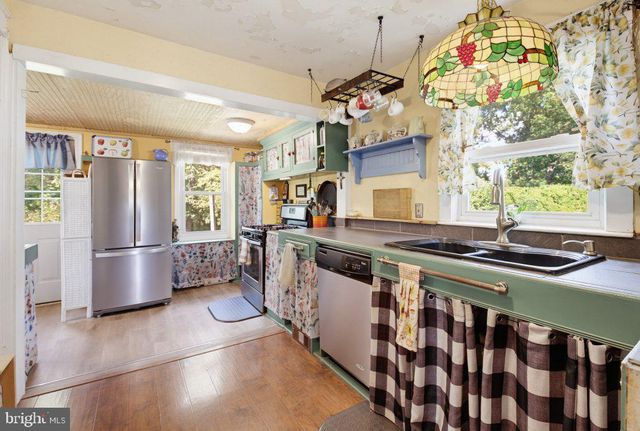 801 OLD COMMONS RD, Windsor, PA 17366