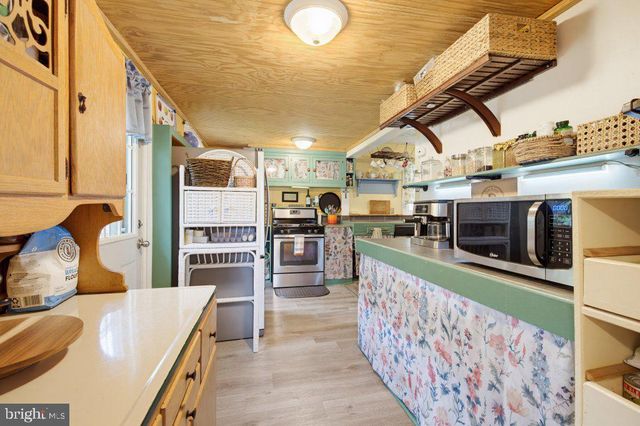 801 OLD COMMONS RD, Windsor, PA 17366