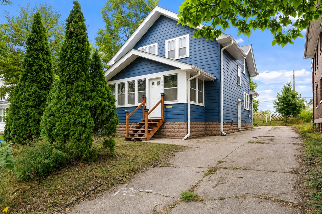 1024 Western Avenue N, Saint Paul, MN 55117 — exterior