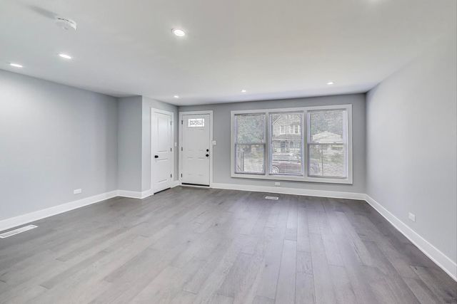 9322 S Euclid Avenue, Chicago, IL 60617