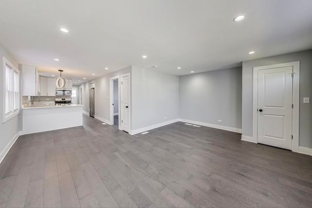 9322 S Euclid Avenue, Chicago, IL 60617