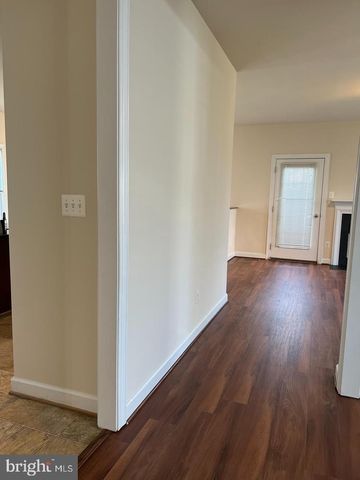6930 WESTLAWN DR, Falls Church, VA 22042