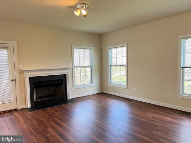 6930 WESTLAWN DR, Falls Church, VA 22042