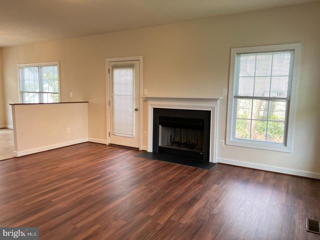 6930 WESTLAWN DR, Falls Church, VA 22042