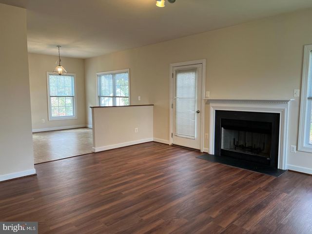 6930 WESTLAWN DR, Falls Church, VA 22042