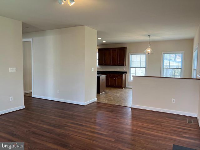 6930 WESTLAWN DR, Falls Church, VA 22042