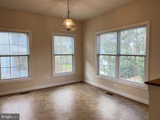 6930 WESTLAWN DR, Falls Church, VA 22042