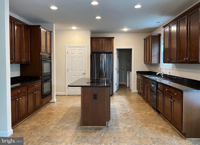 6930 WESTLAWN DR, Falls Church, VA 22042