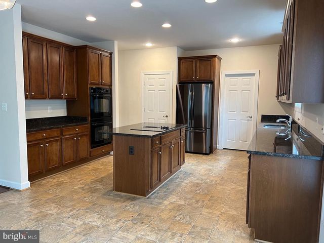 6930 WESTLAWN DR, Falls Church, VA 22042
