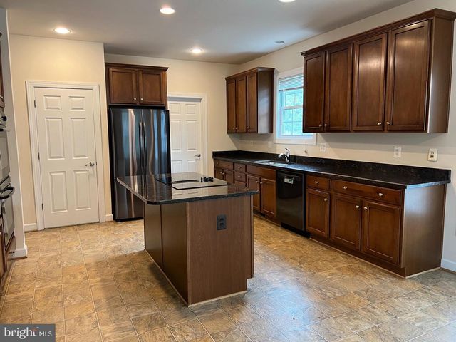 6930 WESTLAWN DR, Falls Church, VA 22042