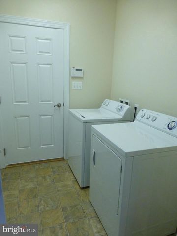 6930 WESTLAWN DR, Falls Church, VA 22042