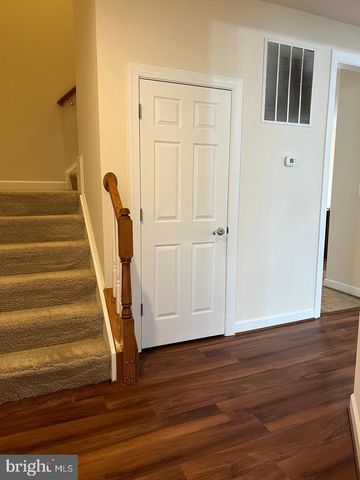 6930 WESTLAWN DR, Falls Church, VA 22042
