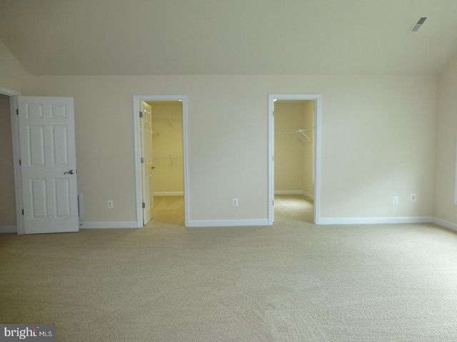 6930 WESTLAWN DR, Falls Church, VA 22042