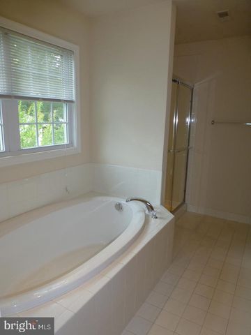 6930 WESTLAWN DR, Falls Church, VA 22042