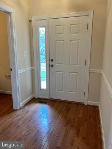 6930 WESTLAWN DR, Falls Church, VA 22042