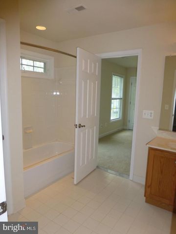 6930 WESTLAWN DR, Falls Church, VA 22042