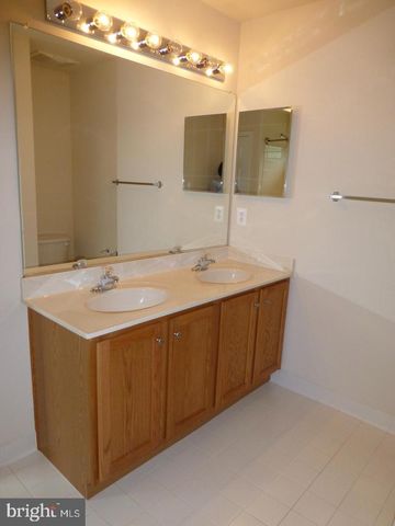 6930 WESTLAWN DR, Falls Church, VA 22042
