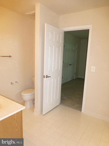 6930 WESTLAWN DR, Falls Church, VA 22042