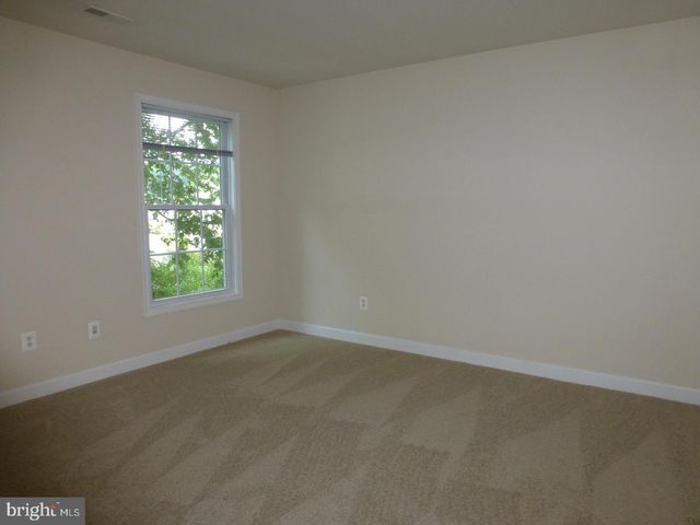 6930 WESTLAWN DR, Falls Church, VA 22042