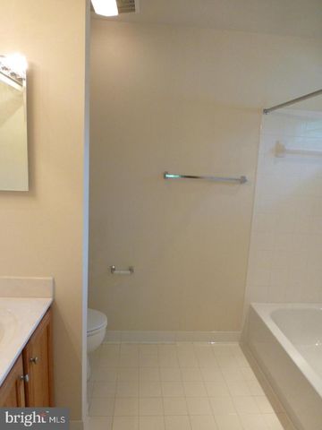 6930 WESTLAWN DR, Falls Church, VA 22042
