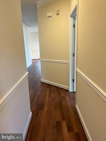 6930 WESTLAWN DR, Falls Church, VA 22042