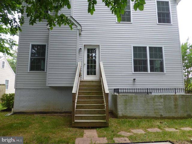 6930 WESTLAWN DR, Falls Church, VA 22042
