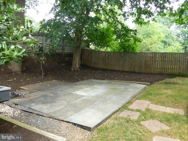 6930 WESTLAWN DR, Falls Church, VA 22042