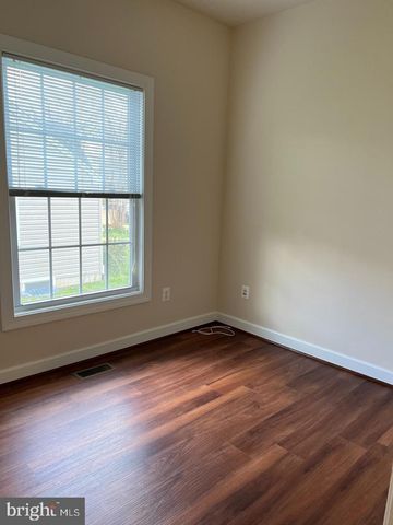 6930 WESTLAWN DR, Falls Church, VA 22042