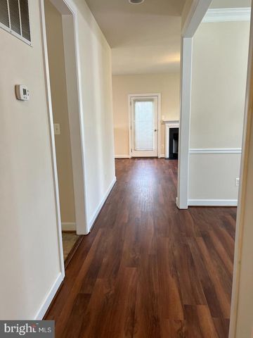 6930 WESTLAWN DR, Falls Church, VA 22042