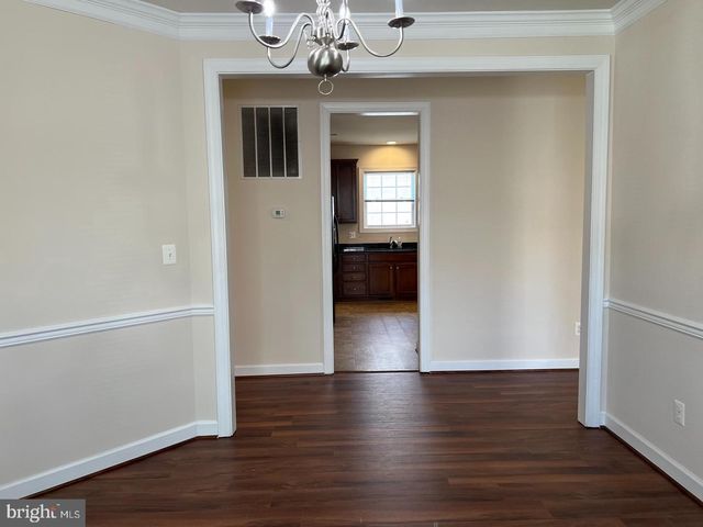 6930 WESTLAWN DR, Falls Church, VA 22042