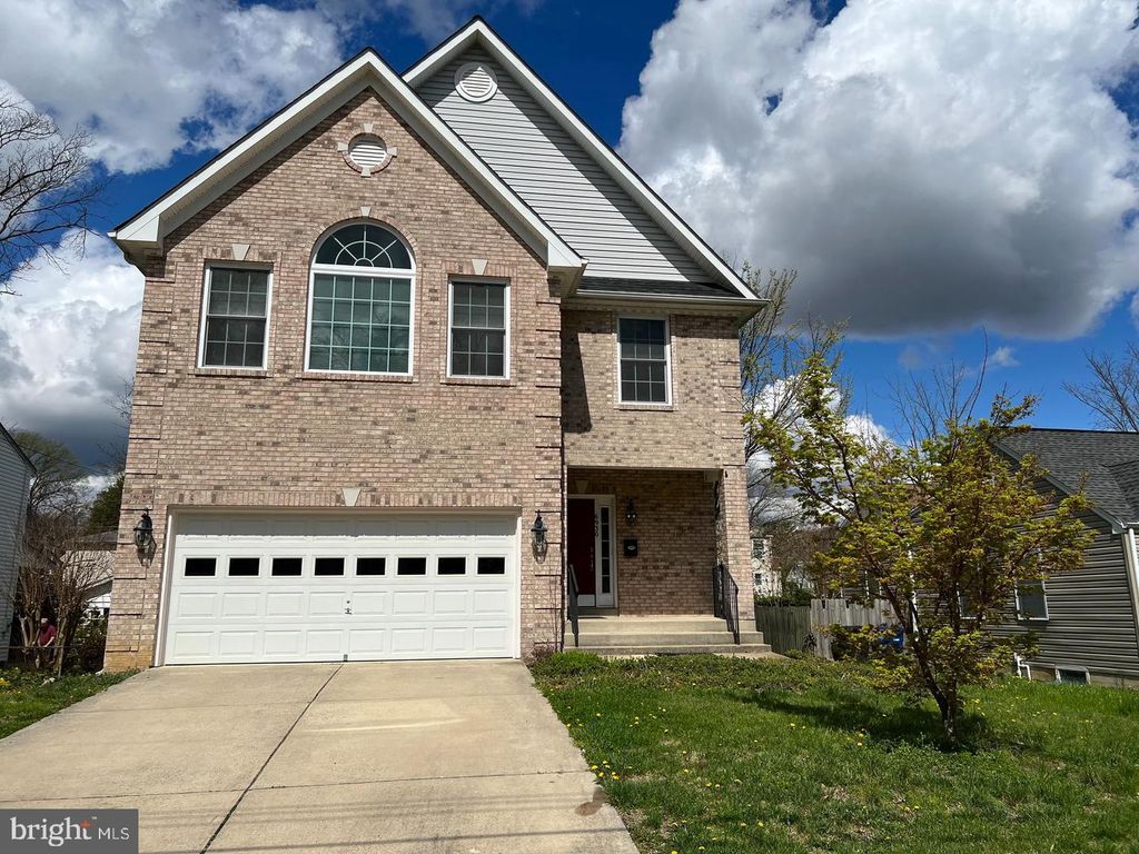6930 WESTLAWN DR, Falls Church, VA 22042