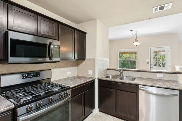207 Wild Cat DR, Bastrop, TX 78602