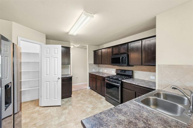 207 Wild Cat DR, Bastrop, TX 78602