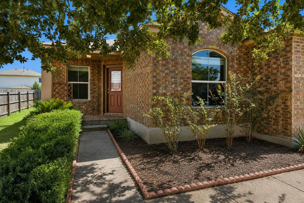 207 Wild Cat DR, Bastrop, TX 78602