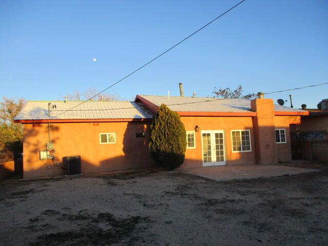 347 62nd Street NW, Albuquerque, NM 87105