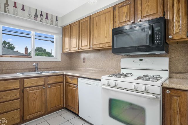 578 Belton Street, Garden City, MI 48135