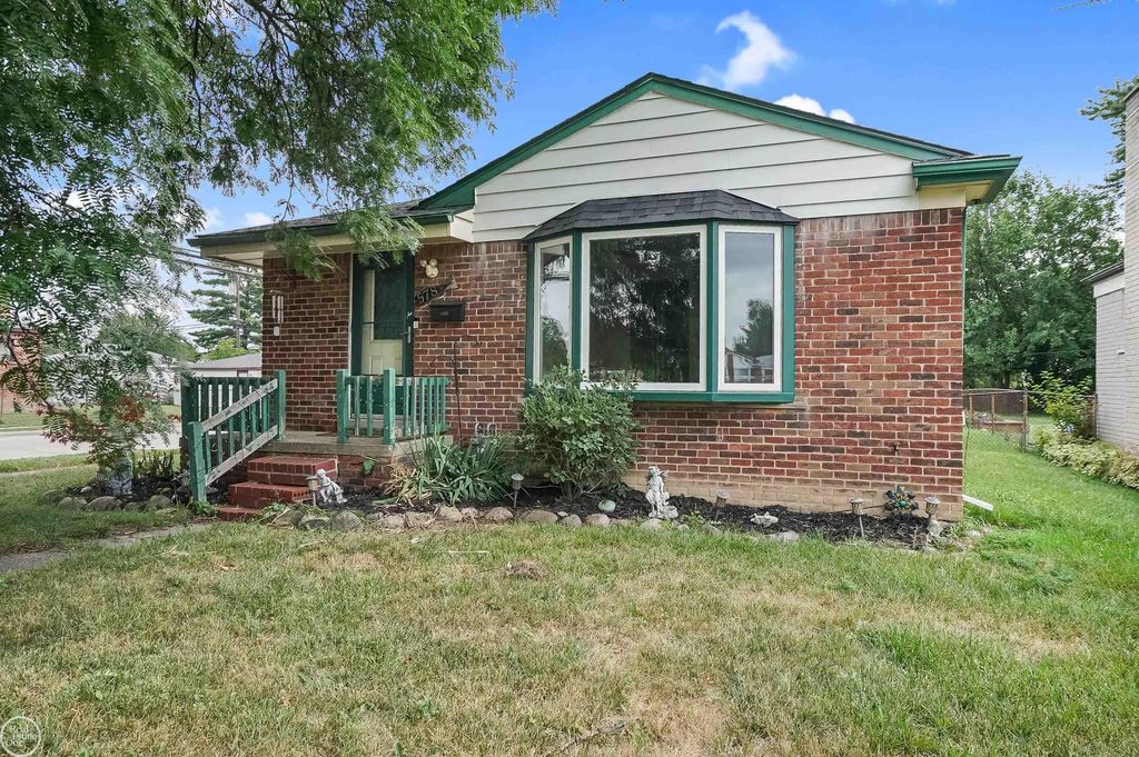 578 Belton Street, Garden City, MI 48135