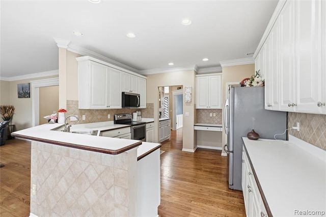 4337 Meadowbrook Court, Grand Blanc, MI 48439