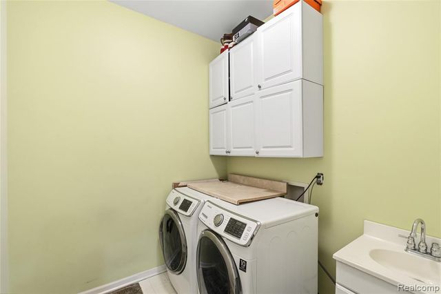 4337 Meadowbrook Court, Grand Blanc, MI 48439