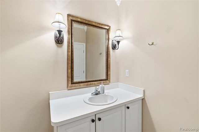 4337 Meadowbrook Court, Grand Blanc, MI 48439