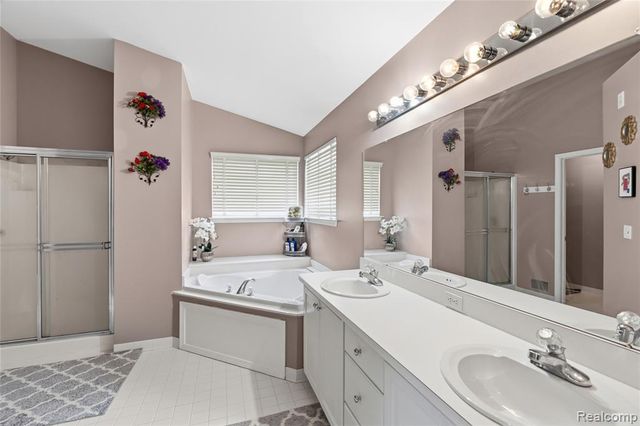 4337 Meadowbrook Court, Grand Blanc, MI 48439