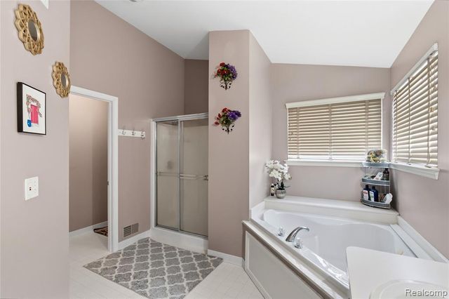 4337 Meadowbrook Court, Grand Blanc, MI 48439