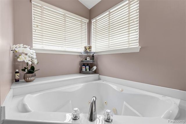 4337 Meadowbrook Court, Grand Blanc, MI 48439