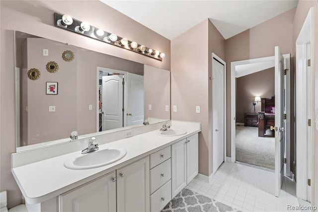 4337 Meadowbrook Court, Grand Blanc, MI 48439